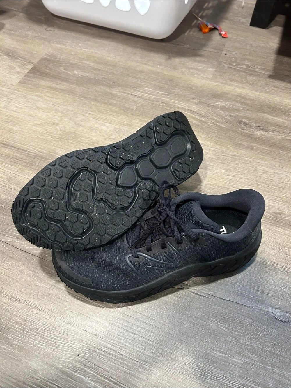 Women’s Black new balance fresh foam Shoes size 9.5 - Picture 2 of 3